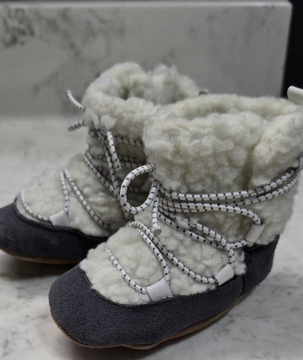 Robeez Faux-fur/lace up/winter boots/Charcoal sherpa/ size 1